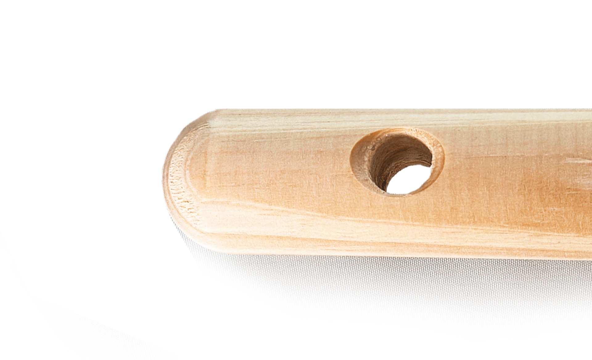 Mango de madera con un orificio perforado para colgar